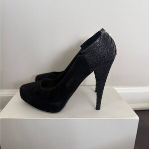 Barbara Bui Black Suede Pumps with Textured Snakeskin Heel